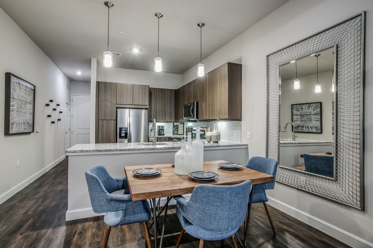 One Oak Grove - Photo 7 of 28