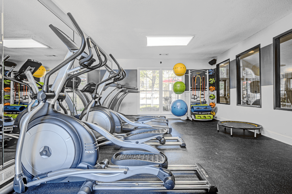 Icon on The Greenway Apartments - Photo 6 of 37