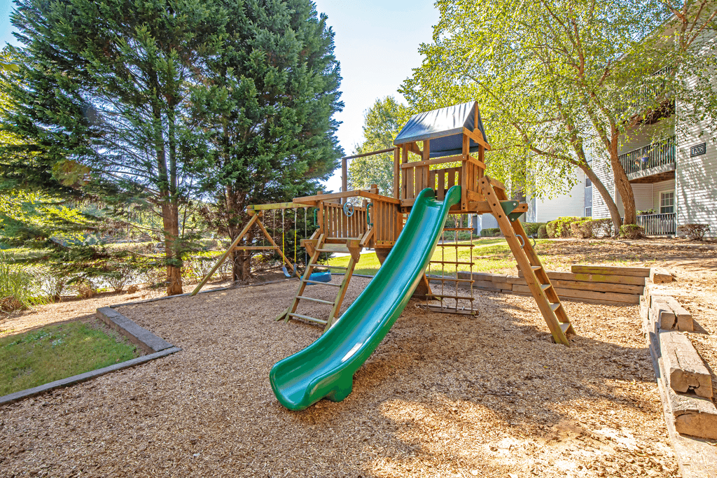 Icon on The Greenway Apartments - Photo 3 of 37