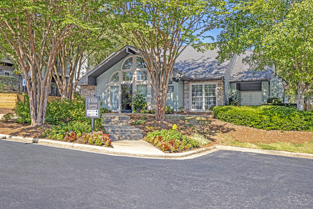 Icon on The Greenway Apartments - Photo 5 of 37