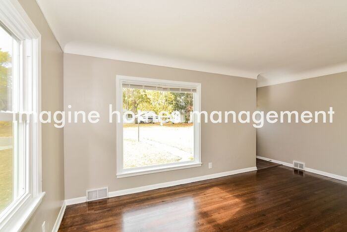 5306 Hampshire Ave N - Photo 3 of 17