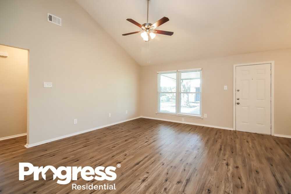 1103 Landing Blvd - Photo 3 of 21