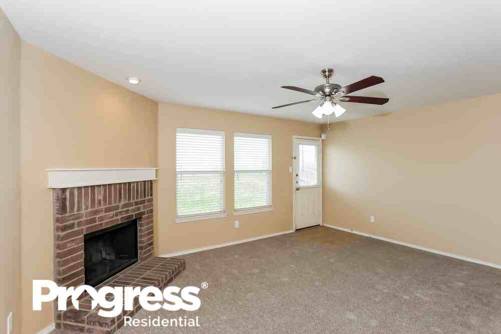 12712 Northern Pine Dr - Photo 3 of 16