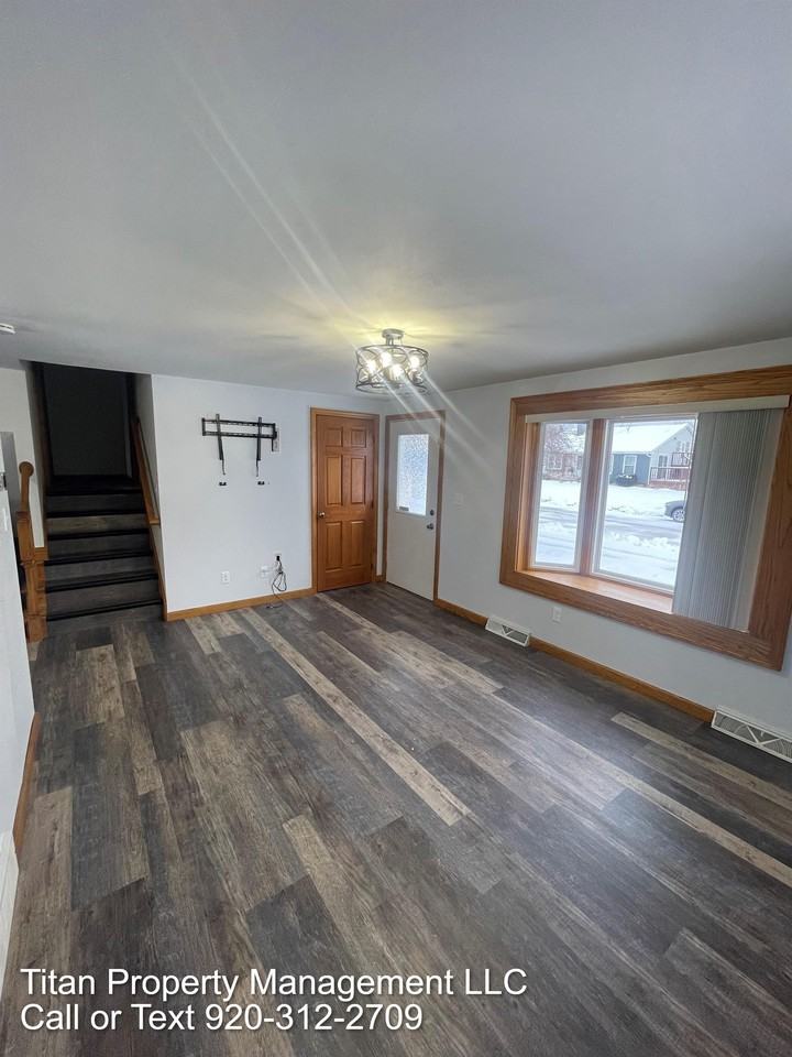 1371 Inverness Ln #1 - Photo 5 of 24