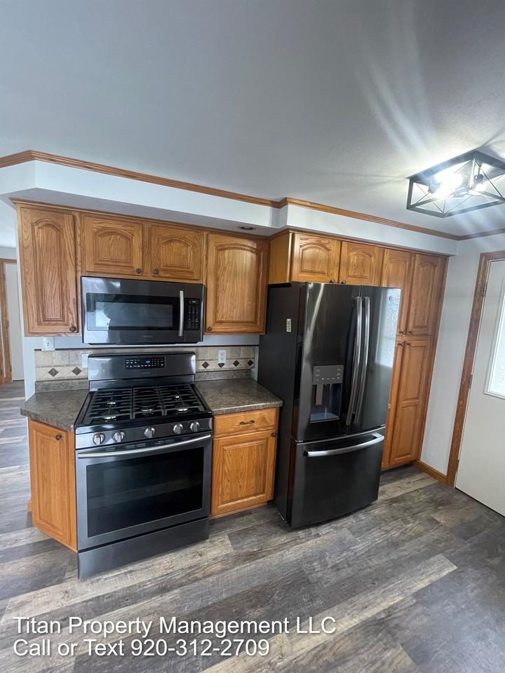 1371 Inverness Ln #1 - Photo 7 of 24