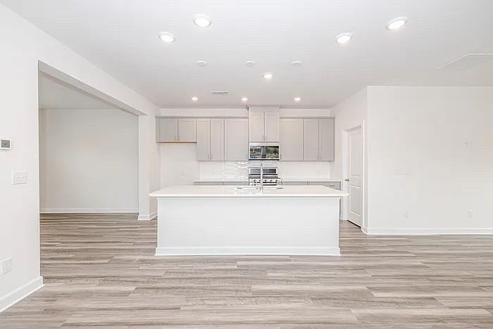 4415 Millennium Ave - Photo 4 of 31