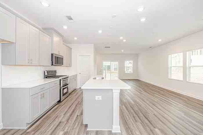 4415 Millennium Ave - Photo 7 of 31