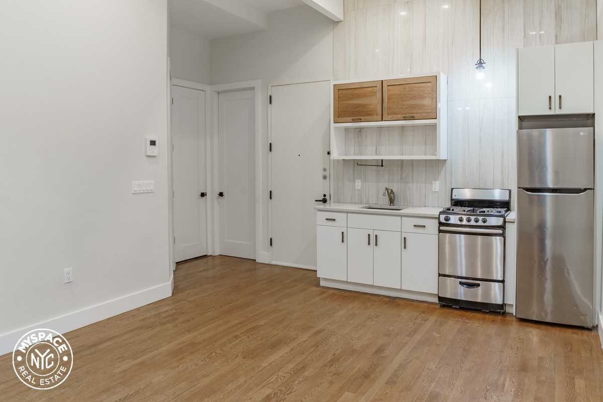 565 Evergreen Ave #1B - Photo 2 of 16