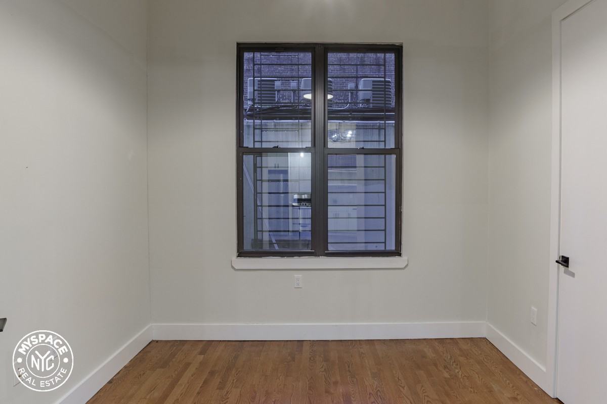 565 Evergreen Ave #1B - Photo 3 of 16