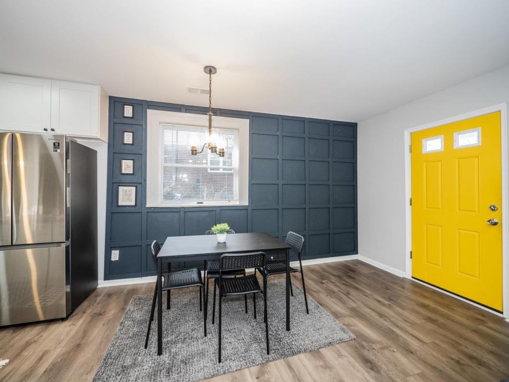 3317 Pennsylvania St - Photo 5 of 26