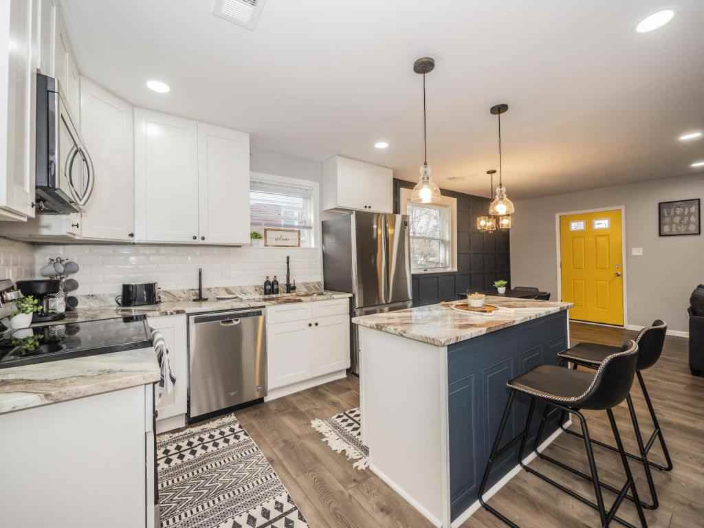 3317 Pennsylvania St - Photo 7 of 26