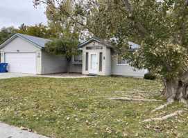 featured image of 950 Gregory Ln #1