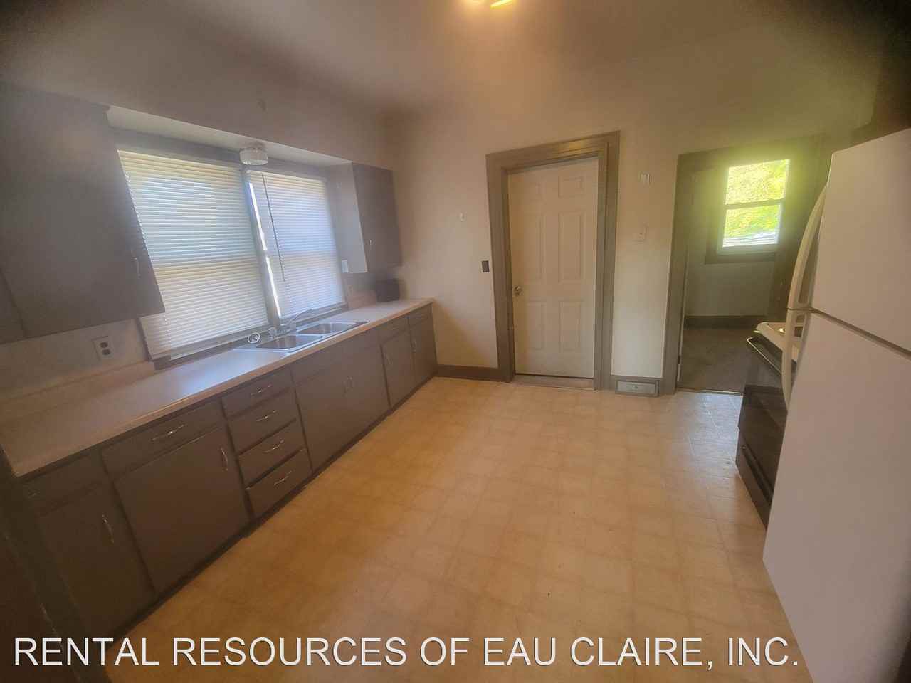 713-713 1/2 13th Avenue - Photo 3 of 4