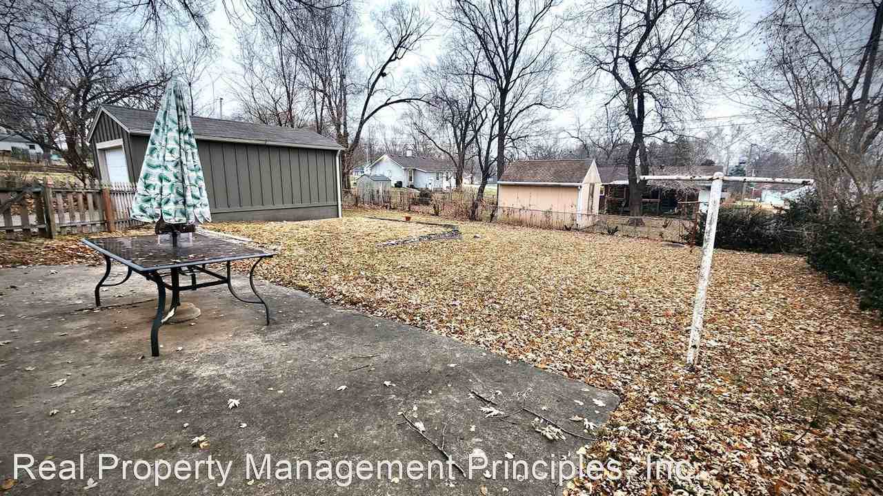 4515 Ne 46th Ter - Photo 3 of 24