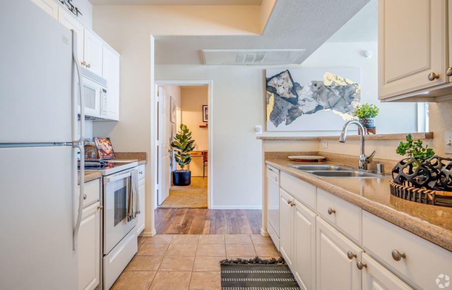 12740 W Indian School Rd - Photo 7 of 41