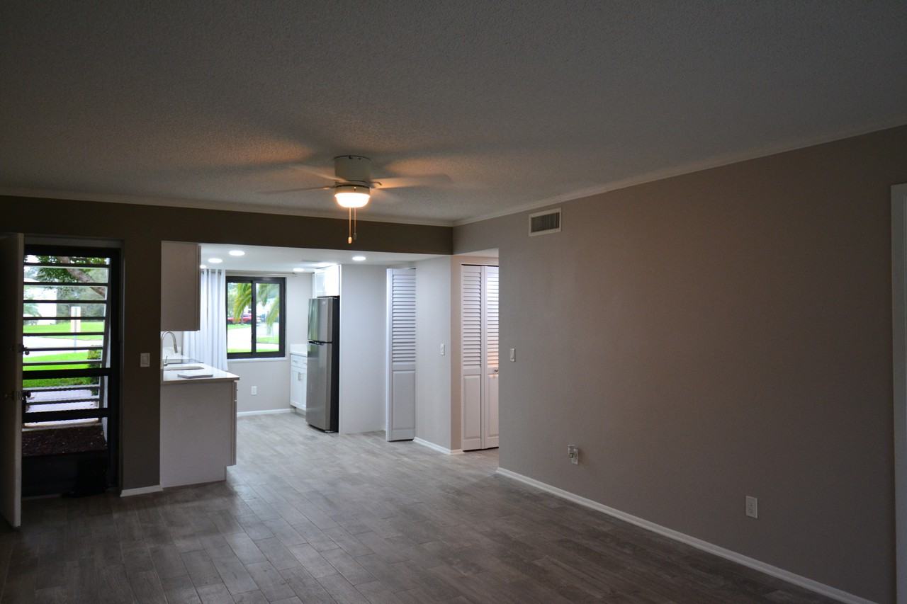 135 W Cypress Ct - Photo 3 of 27