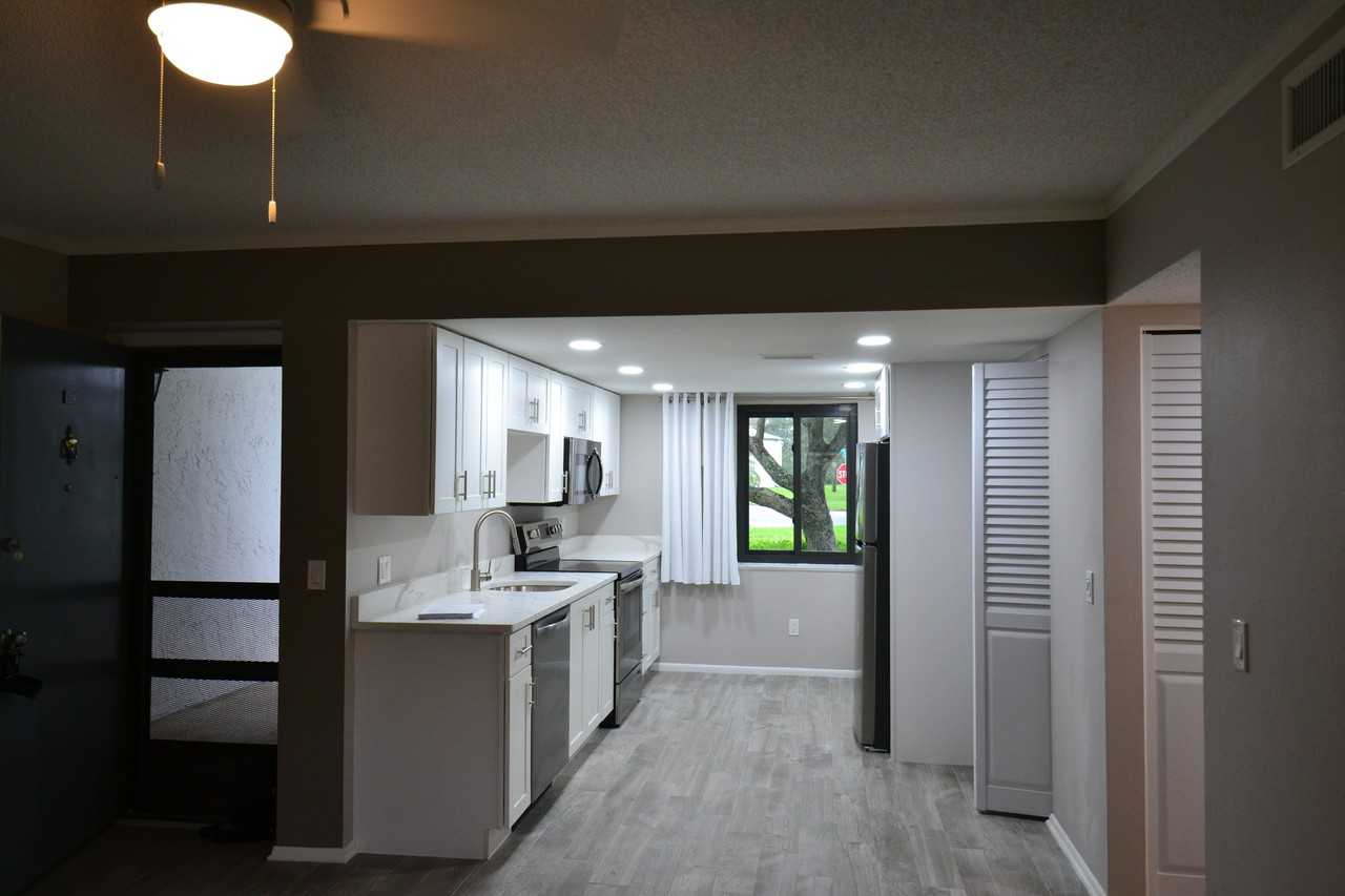 135 W Cypress Ct - Photo 4 of 27