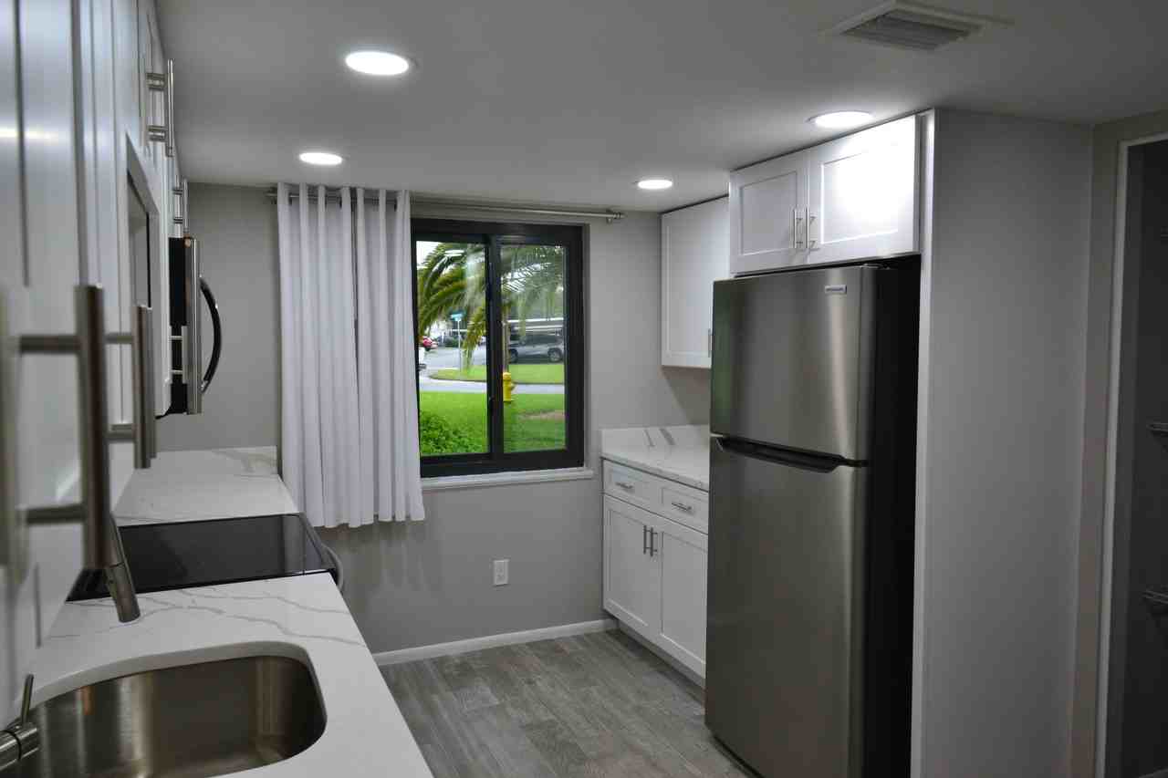 135 W Cypress Ct - Photo 6 of 27