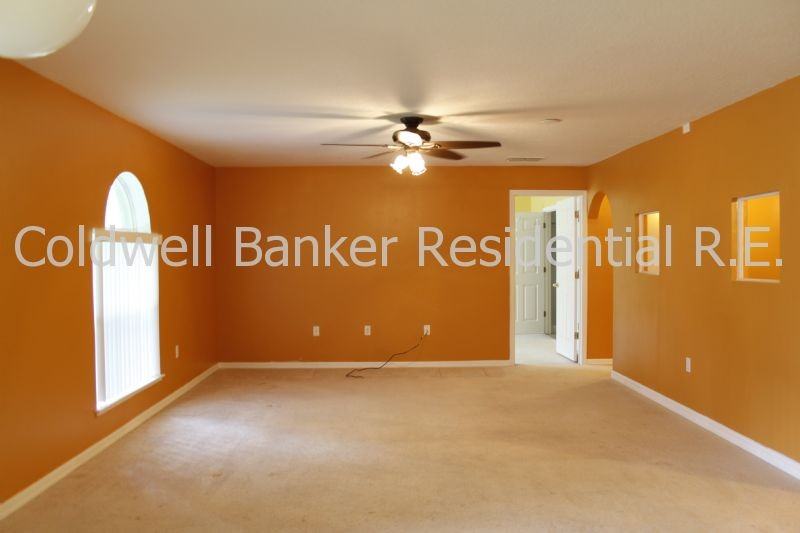 2218 Maeve Cir - Photo 2 of 13