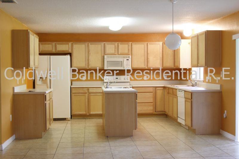 2218 Maeve Cir - Photo 3 of 13