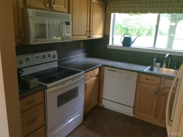 257 Coachlight Square - Photo 2 of 5