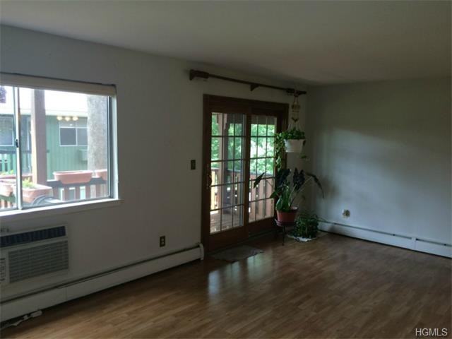 257 Coachlight Square - Photo 3 of 5