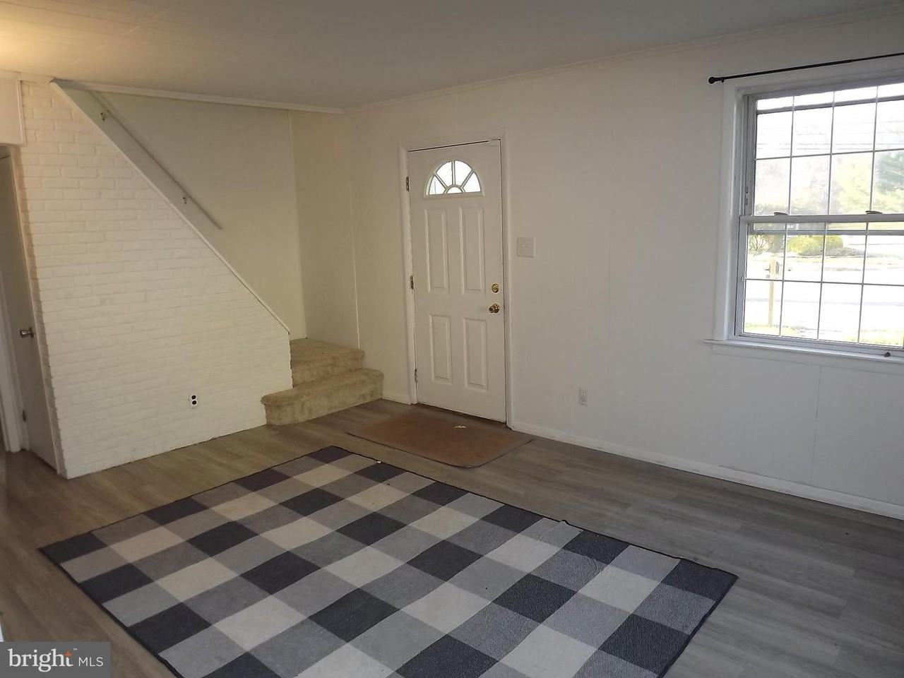 184 Chestnut St - Photo 3 of 10