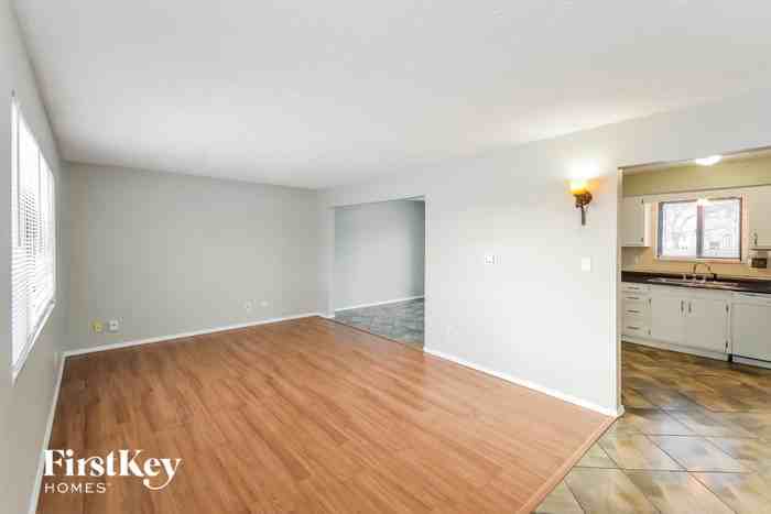 4320 W 79th St - Photo 2 of 15