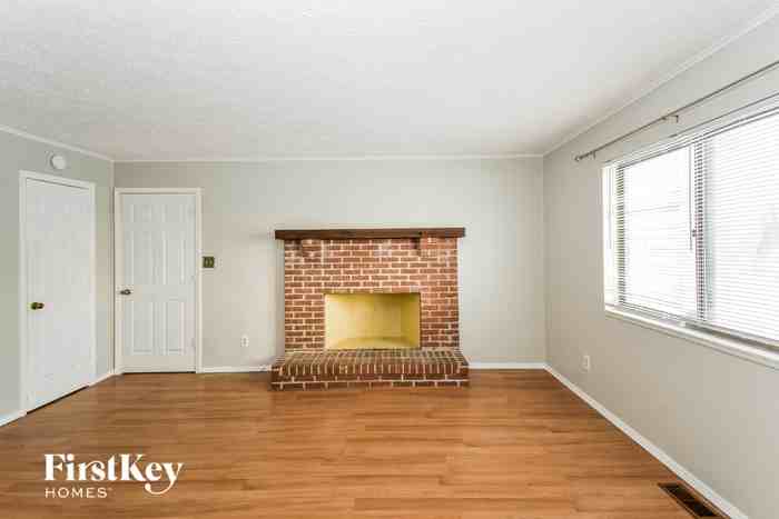 4320 W 79th St - Photo 3 of 15