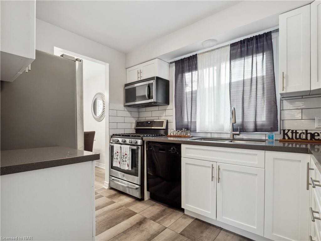 2957 Loyalist Avenue - Photo 3 of 7