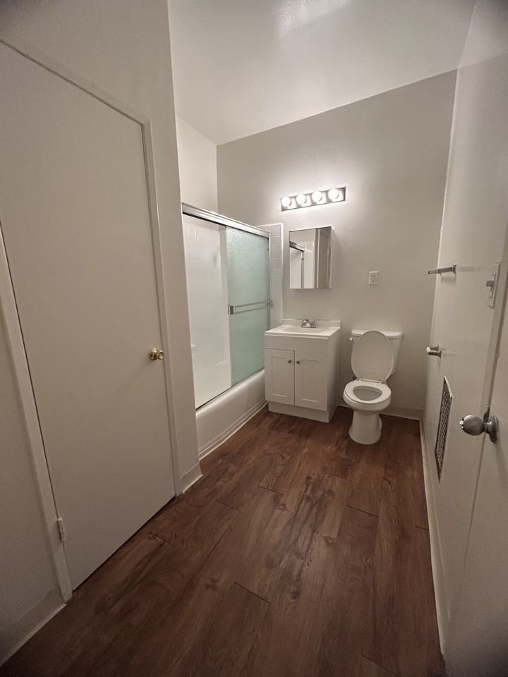 Zelzah Apartments - Photo 4 of 4