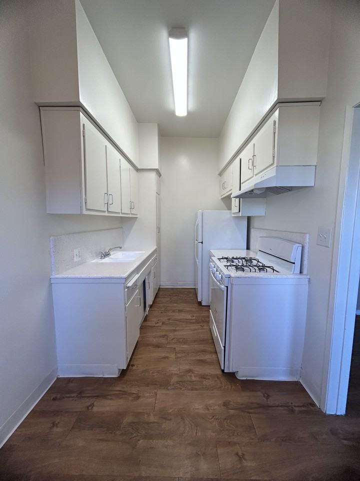 Zelzah Apartments - Photo 3 of 4