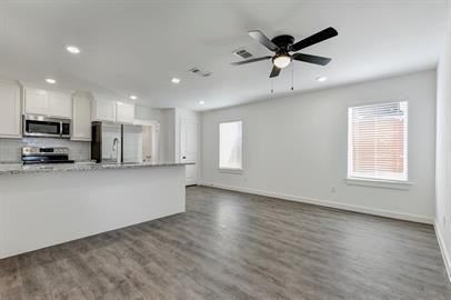 305 W Hull Street - Photo 2 of 10