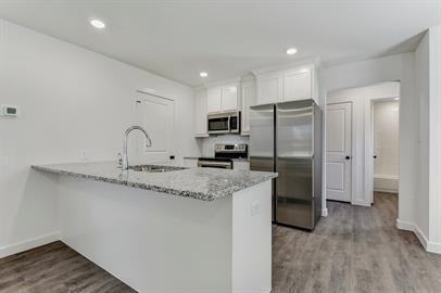 305 W Hull Street - Photo 3 of 10