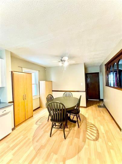 144 Simcoe St - Photo 3 of 14