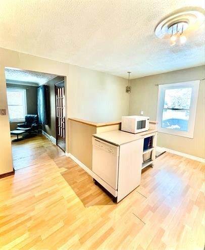 144 Simcoe St - Photo 2 of 14