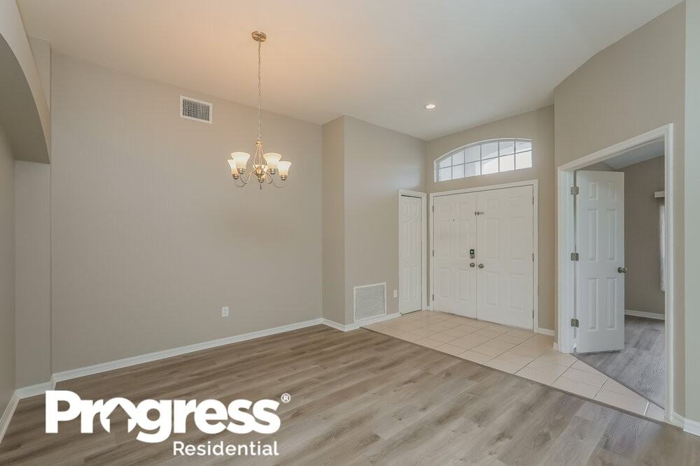 411 Sand Ridge Dr - Photo 3 of 16