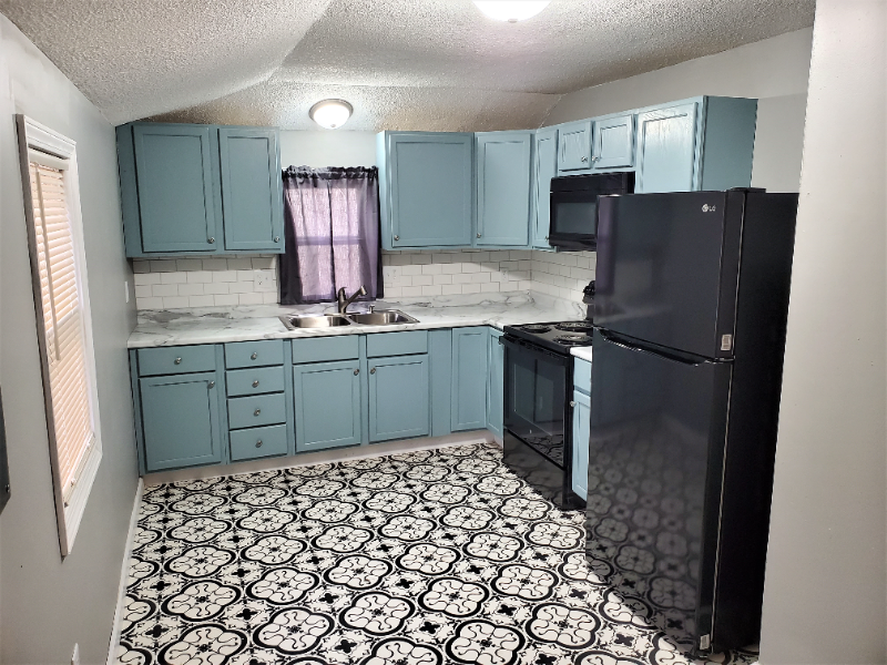 1032 Ne Oakland Ave - Photo 3 of 11