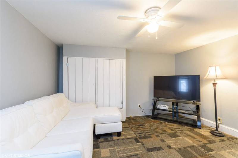 421 1st St Se - Photo 2 of 6