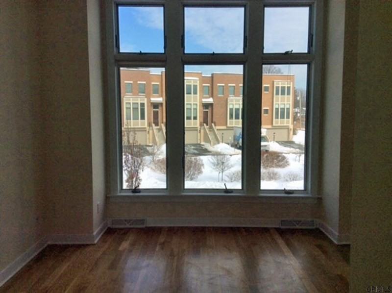 12 Bryn Mawr Ct - Photo 3 of 25