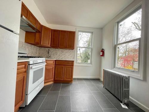 815 Berkeley Ave - Photo 3 of 12