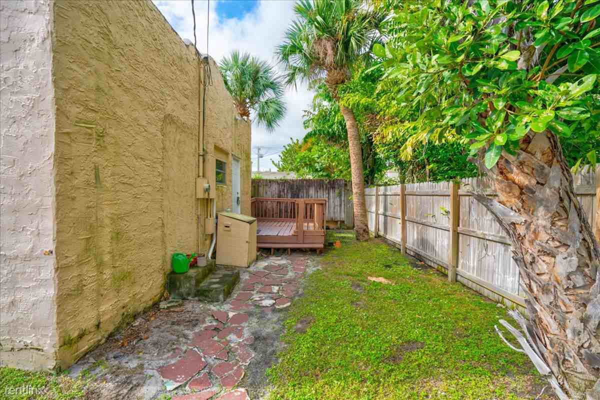 223 Pine Ter - Photo 3 of 10