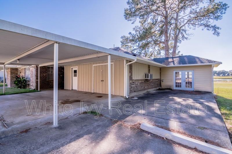 295 Broadmoor Dr - Photo 4 of 34