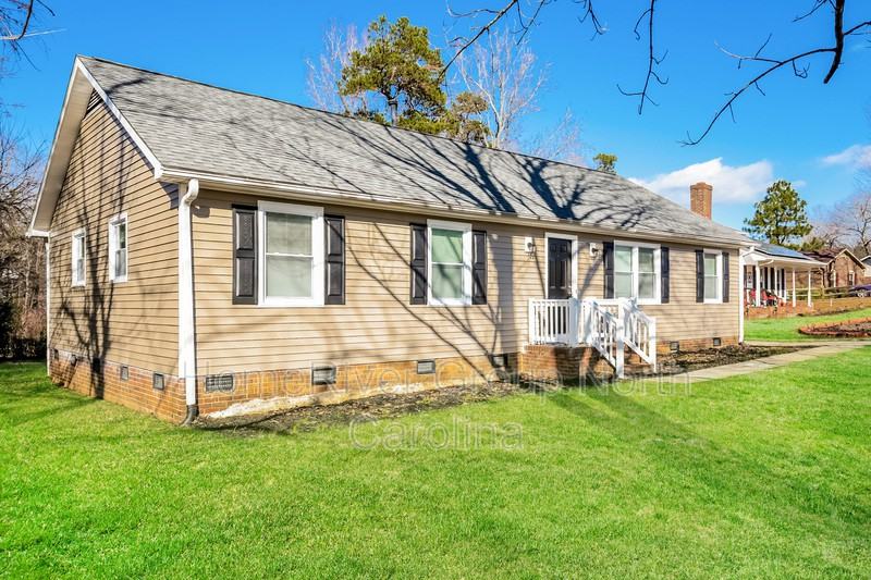 703 Woodlake Dr - Photo 2 of 18