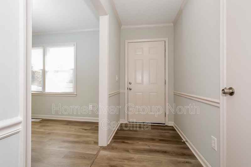 703 Woodlake Dr - Photo 3 of 18