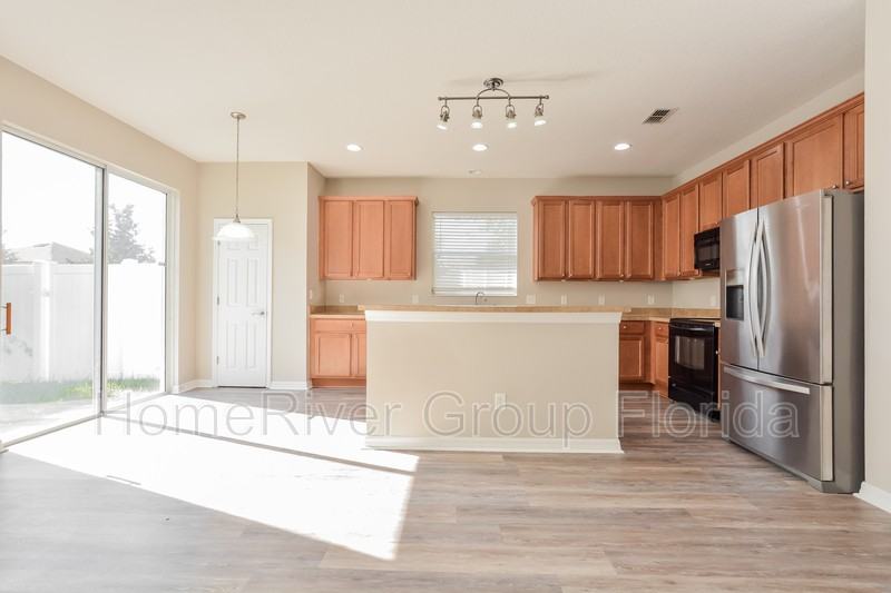 5061 Gandross Ln - Photo 3 of 19