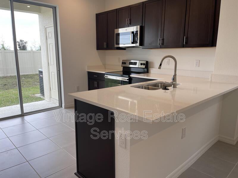 6305 Fairmont Ln - Photo 6 of 18