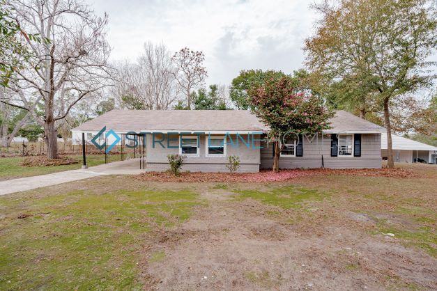 618 Yates St Ne - Photo 2 of 18