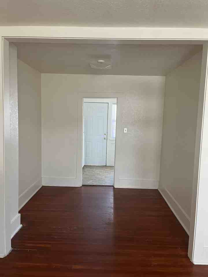 604 6th Ave #9 - Photo 4 of 11