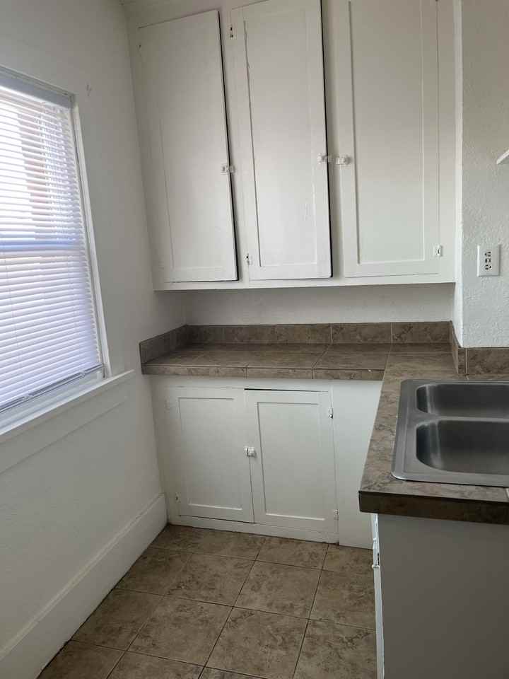 604 6th Ave #9 - Photo 6 of 11